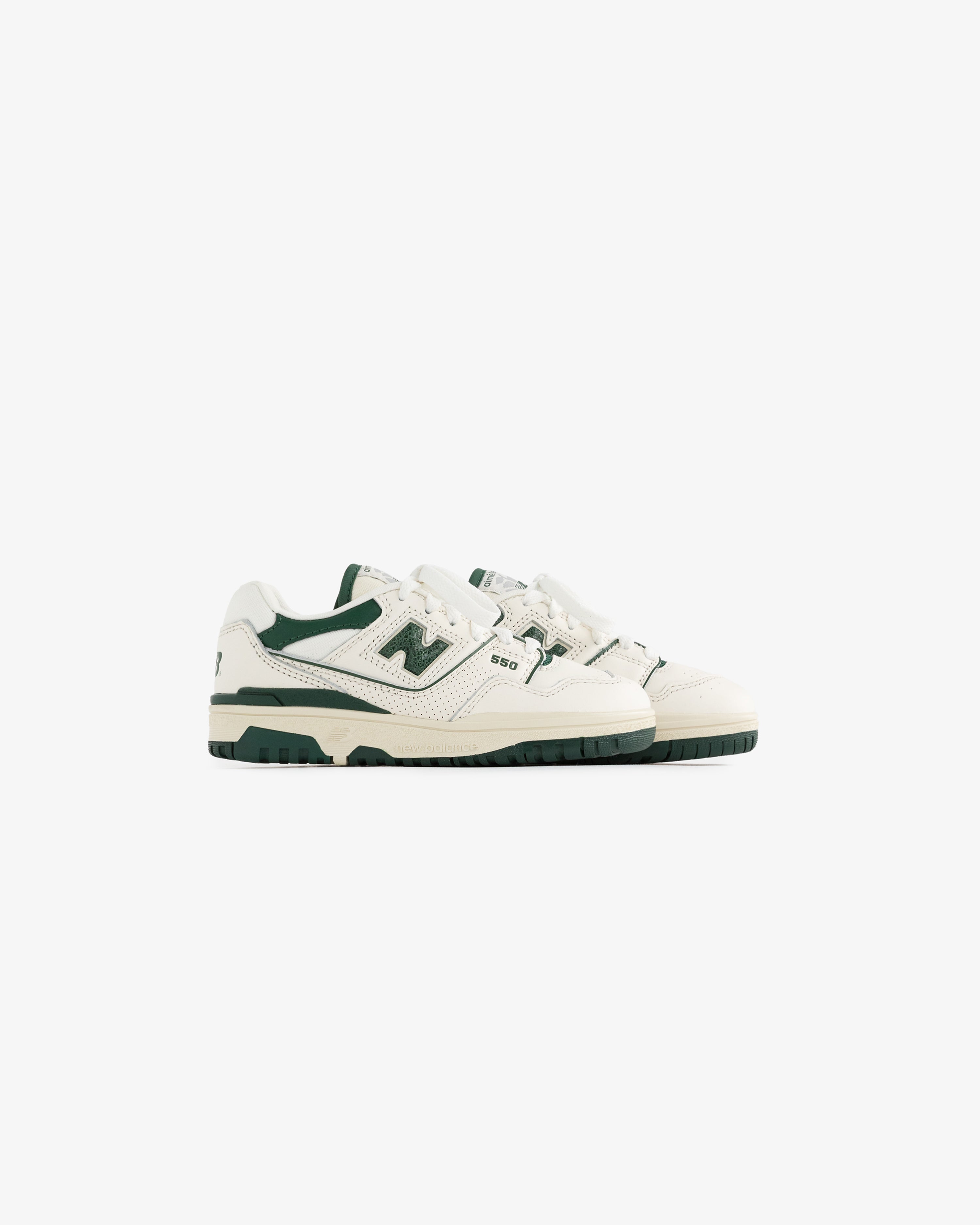 White and green ALD / NB P550 Basketball Oxfords for little kids, low profile with side logo and perforated toe.