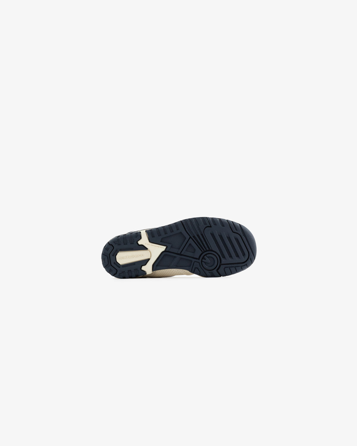 Bottom view of ALD / NB P550 Basketball Oxfords - Little Kids with black and beige rubber sole on white background.