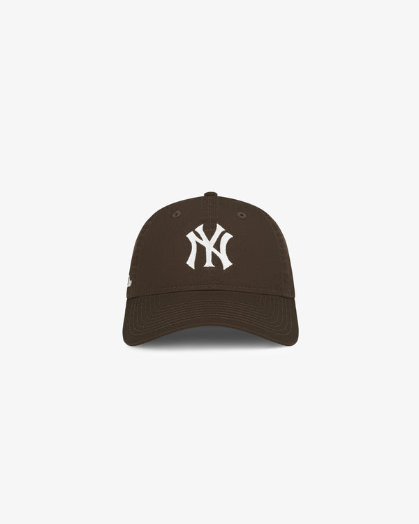 ALD / New Era Yankees Ballpark Hat in brown with a white Yankees logo, shown on a plain white background.