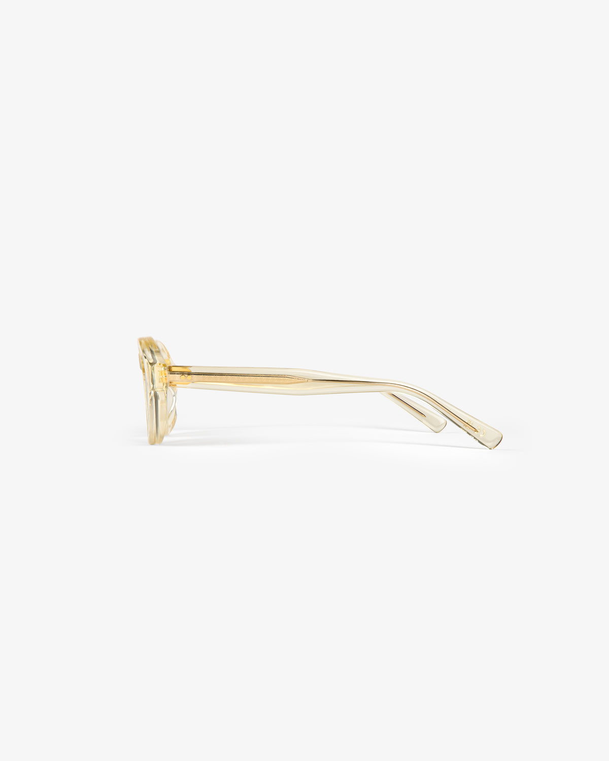 Side view of Onásis Sunglasses, transparent yellow with thick frames and straight arms on a white background.